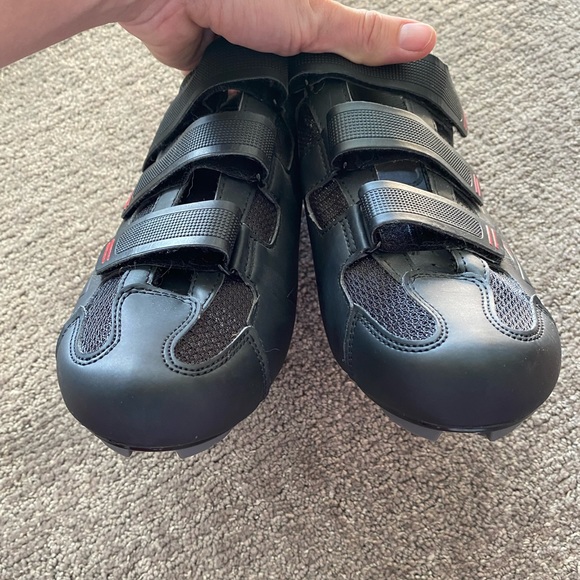 NWOB Tommaso Strada 100 Dual Cleat
Compatible Spin Class Ready Bike
Shoe 🔵 - Picture 3 of 8